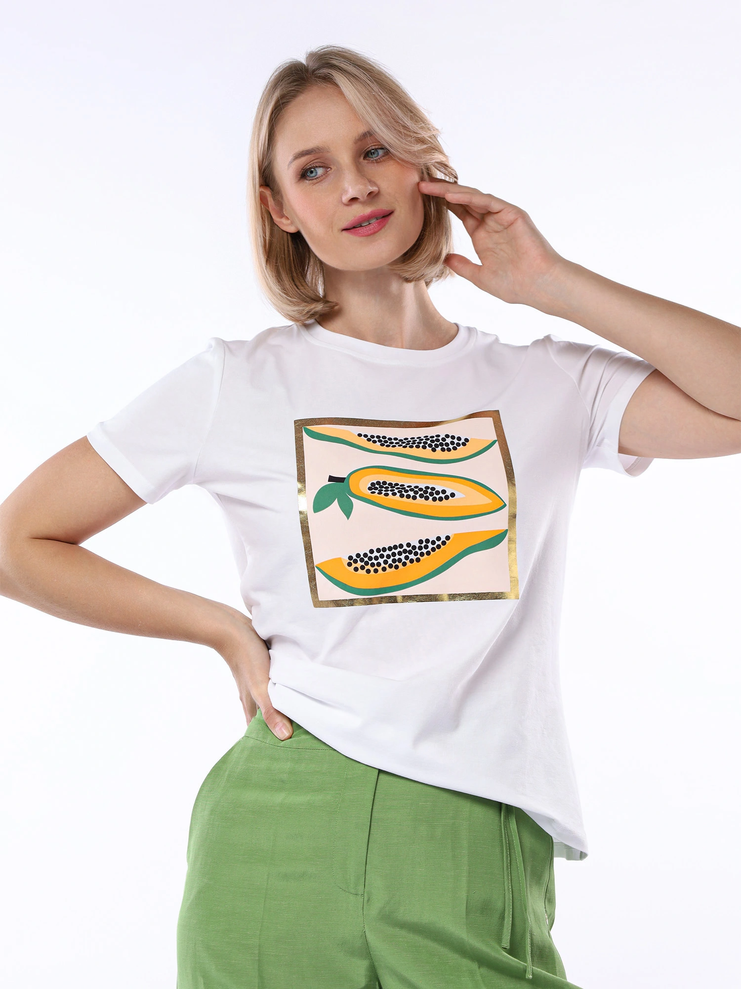 Футболка прямого кроя с принтом и декором фольгированием